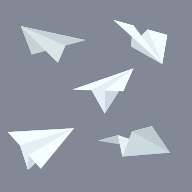 Kağıt uçaklar 3D simgeler. Gri zemin üzerinde beyaz kağıt katlanmış bir hava aracına dönüşüyor. Posta kutusu. Bizimle irtibata geç ya da bize sembol de. Sosyal medya, iş iletişimi ağı. Vektör illüstrasyonu