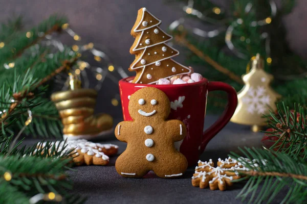 Homemade Gingerbread Form Fabulous Gingerbread Men Christmas Tree Red Cup — Stock Photo, Image