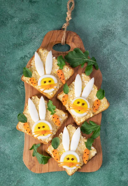 Бутерброди Новий Рік 2023 Консервованого Тунця Яйця Розтопленого Сиру Прикраса — стокове фото