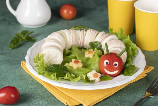 Amuzant Caterpillar Sanwich Cârnați Brânză Pentru Copii — Fotografie, imagine de stoc