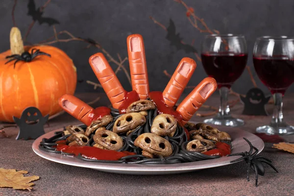 Mâncare Tematică Pentru Halloween Mână Sângeroasă Cârnați Ketchup Ciuperci Formă — Fotografie, imagine de stoc