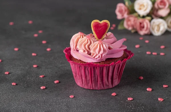 stock image Cupcake Red velvet decorated with pink cream and cookie heart on gray background