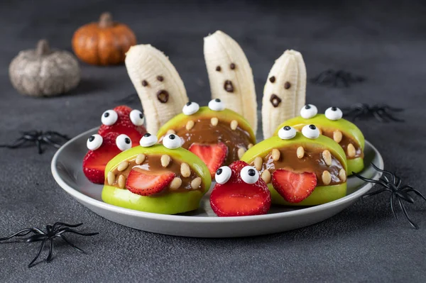 Spooky Banane Fantome Monștri Căpșuni Monștri Mere Verzi Pentru Petrecerea Fotografie de stoc