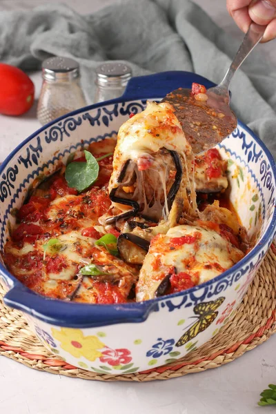 Parmigiana Ist Eine Vorspeise Aus Gebackenen Auberginen Käse Knoblauch Und — Stockfoto
