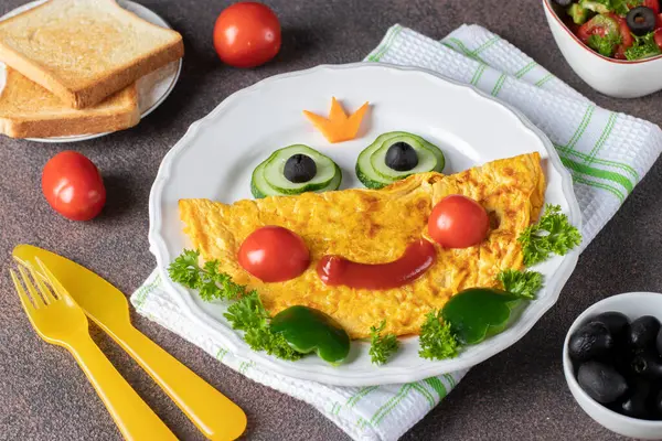Идея Завтрака Детей Лягушачьи Принцессы Форме Омлета Овощами Стоковое Фото