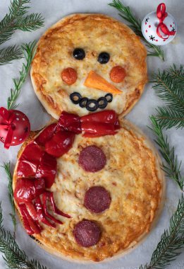 Pizza kardan adam şeklinde, Top View