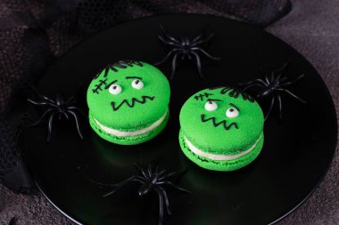 Cadılar Bayramı partisi için Frankenstein şeklinde makarnalar.