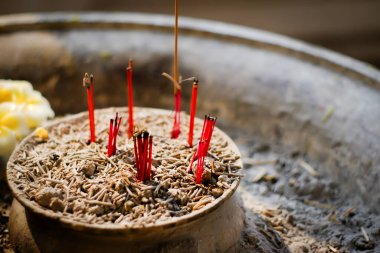 Tütsü ocağında tütsü