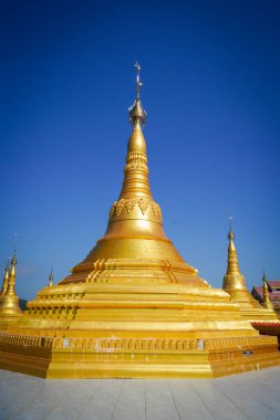 Myanmar 'daki pagoda atmosferi