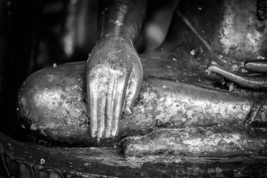 Buda heykelinin Tayland 'daki tapınaktaki dramatik sesi.