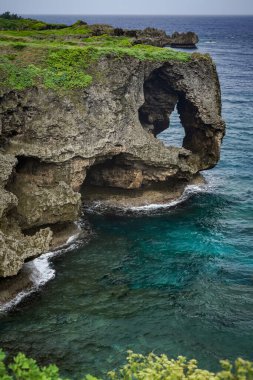 Sahildeki antik dağın atmosferi