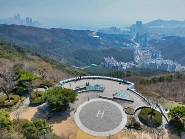 Hwangryeongsan dağının hava manzarası bongsudae fenerleri, Busan, Güney Kore, Asya