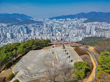 Hwangryeongsan dağının hava manzarası bongsudae fenerleri, Busan, Güney Kore, Asya