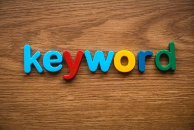 Anahtar kelimenin renkli alfabesi.