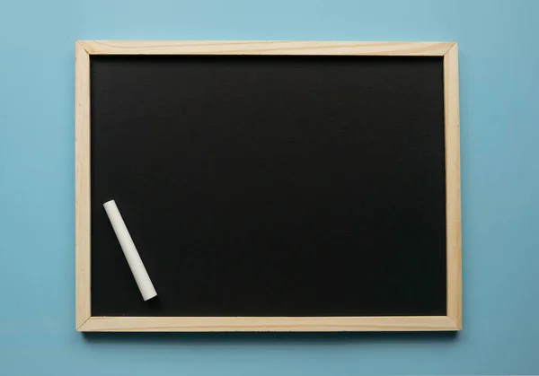 Chalkboard Vazio Com Giz Espaço Cópia — Fotografia de Stock