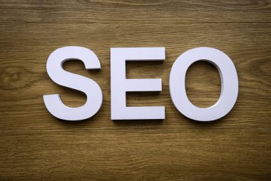 Seo alfabesi. Arama motoru optimizasyonu. Pazarlama, sıralama, web sitesi iş teknolojisi trafiği kavramı.