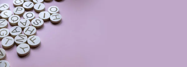 Círculo Alfabeto Madera Sobre Fondo Rosa Pastel Con Espacio Para — Foto de Stock