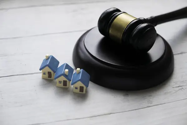 Concept Real Estate Auction Legal System Property Division Divorce Gavel — Stock Photo, Image