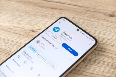 KULIM, MALAYSIA - 2 Eylül 2024: Google Playstor.Telegram Messenger, yaygın olarak Telegram olarak bilinen, bulut tabanlı, çapraz platform tabanlı, sosyal medya ve anlık mesajlaşma uygulaması..