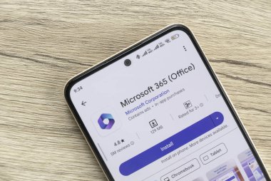 KULIM, MALAYSIA - 2 Eylül 2024: Microsoft 365 uygulaması Google Playstore 'da.