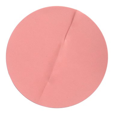 Beyaz arkaplanda izole edilmiş boş pembe yuvarlak yapıştırıcı etiketi.
