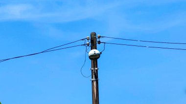 Güç hatları ve Transformatörlü Araç Kutbu