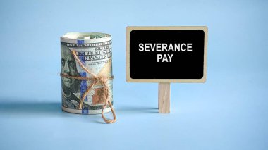 Yuvarlanan Amerikan Doları Tazminatı ile birlikte bir tabelanın yanında Twine ile bağlandı.