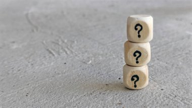 Soru İşaretli Üç Tahta Zar