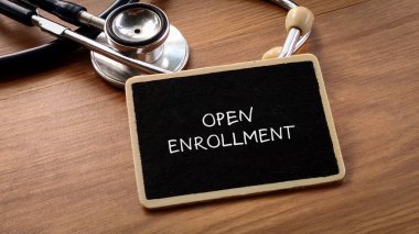 Stetoskop ve Karatahta ile Kayıt Konseptini Aç