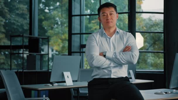 Confiante Forte Asiático Chinês Coreano Homem Adulto Empresário Chefe Executivo — Vídeo de Stock