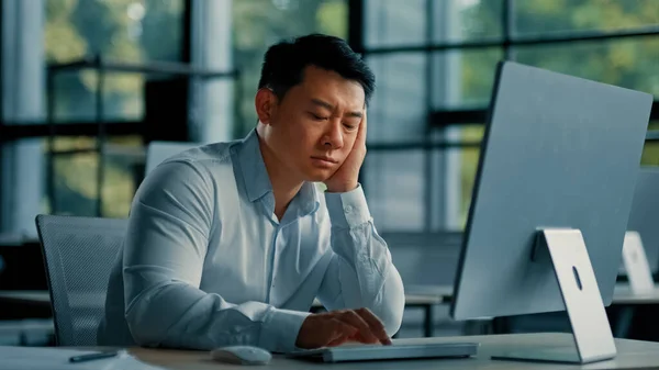 Aburrido Perezoso Asiático Trabajador Empresario Coreano Japonés Hombre Agotado Cansado — Foto de Stock