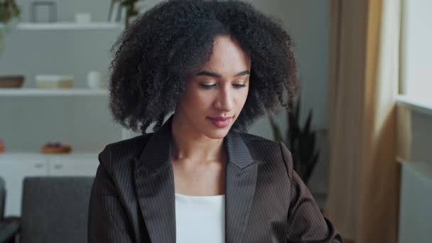 Sleepy Lady Businesswoman Overworked Exhausted Freelancer Lazy Employee Ethnic African — Stock Video