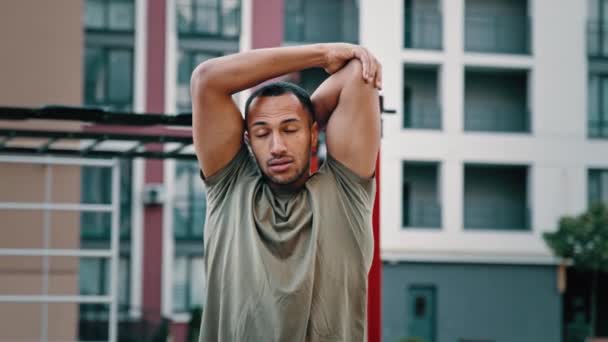 Muskulös Bodybuilder Latina Afrikan Man Idrottsman Stilig Atletisk Kille Löpare — Stockvideo