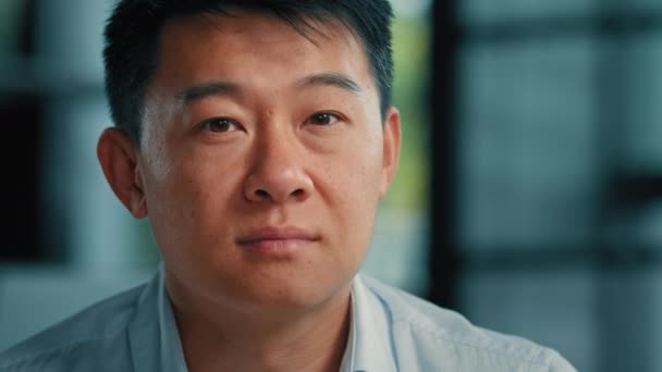 Inspirado Asiático Homem Empresário Sênior Especialista Proprietário Coreano Sonhando Masculino — Vídeo de Stock