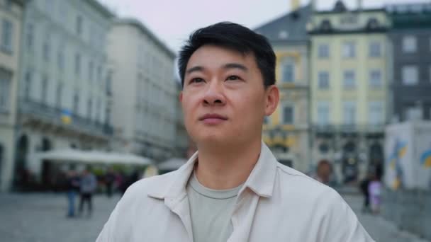 Close Happy Asian Man Tourist Standing City Center Looking Sightseeing — Stock Video