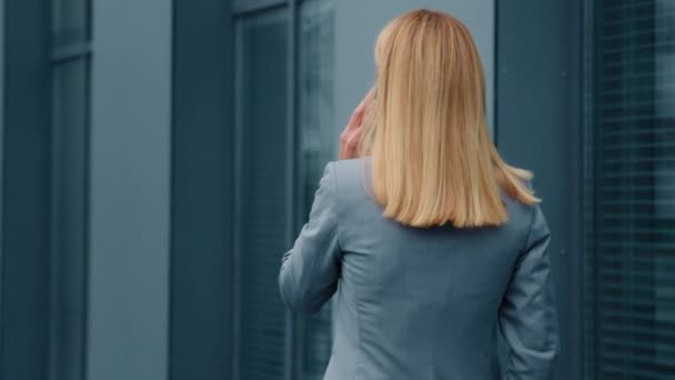 Back View Unrecognizable Blonde Caucasian Woman Walking Outdoors Office Building — Stock Video