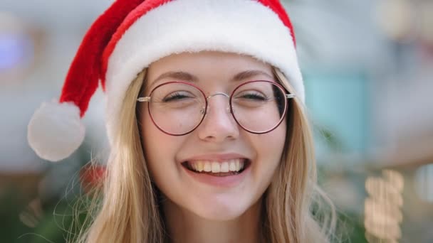 Close Retrato Engraçado Sorrindo Dente Rindo Feliz Mulher Caucasiana Senhora — Vídeo de Stock