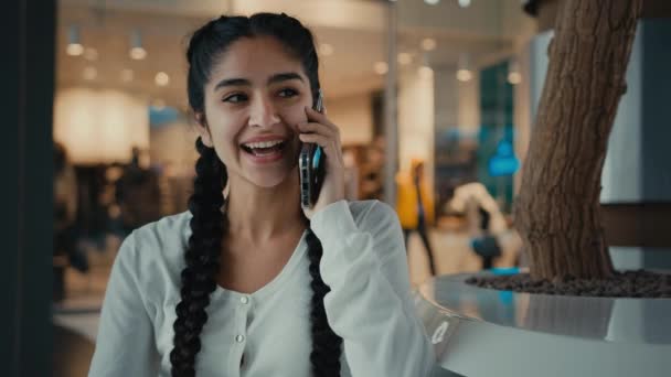 Χαμογελώντας Αραβικά Μέση Ανατολή Γυναίκα Αγοραστής Πελάτης Φοιτητής Επιχειρηματίας Γυναίκα — Αρχείο Βίντεο