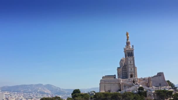 마르세유의 기념비적 궁전에 Bonne Mere 역사적 축물을 제작하는 공중에서 바라본 — 비디오