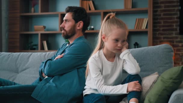 Family Quarrel Little Girl Daughter Turn Back Offended Dad Feel — Stock Video