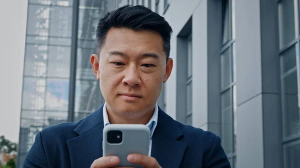 Medelålders Asiatiska Koreanska Vuxen Man Talet Affärsman Arbetsgivare Entreprenör Staden — Stockfoto