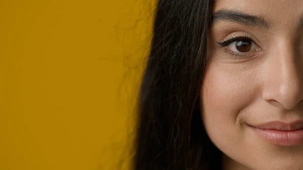 Nahaufnahme Teil Der Hälfte Des Weiblichen Gesichts Mit Perfekter Glatter — Stockfoto
