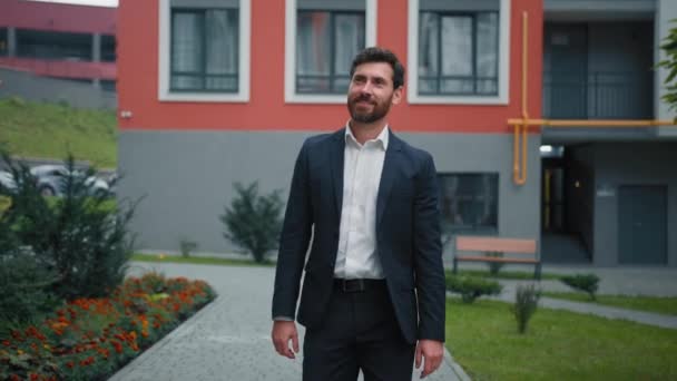 Stilvolle Kaukasischen Bärtigen Kerl Geschäftsmann Reich 40Er Jahre Mann Arbeitgeber — Stockvideo
