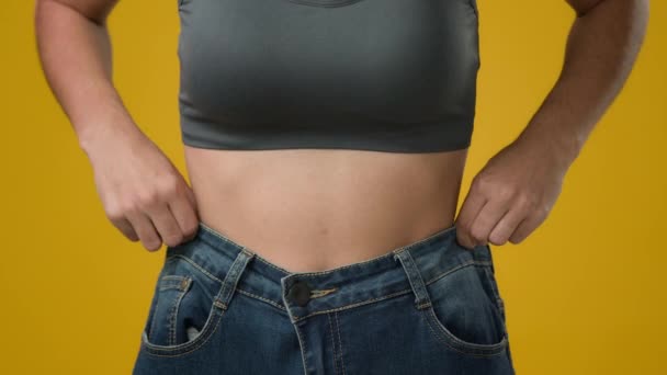 Close Weiblichen Schlanken Bauch Taille Diät Sport Workout Gesunden Lebensstil — Stockvideo