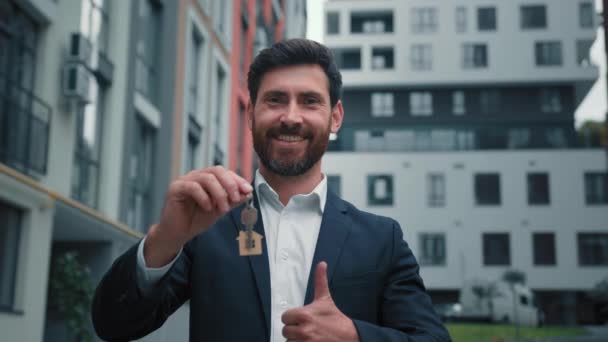 Ευτυχής Ιδιοκτήτης Caucasian Άνθρωπος Κτηματομεσίτης Κτηματομεσίτης Επιχειρηματίας Νικητής Κατέχουν Κλειδιά — Αρχείο Βίντεο