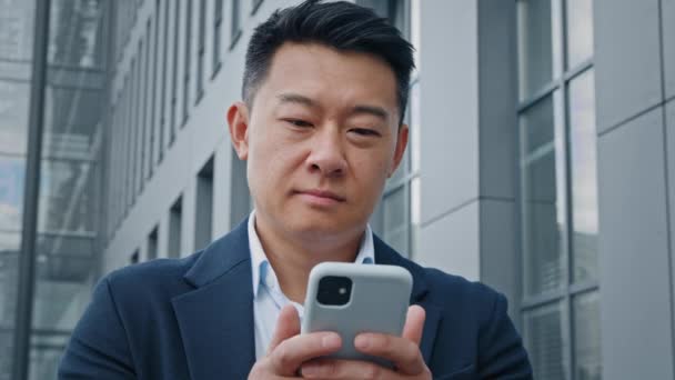Medelålders Asiatiska Koreanska Vuxen Man Talet Affärsman Arbetsgivare Entreprenör Staden — Stockvideo