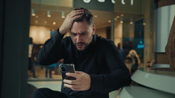 Trastornado Ansioso Hombre Negocios Años Que Tiene Problemas Con Teléfono — Vídeos de Stock