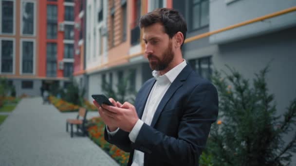 Homme Affaires Caucasien Patron Entrepreneur Adulte Trentaine Homme Texto Email — Video