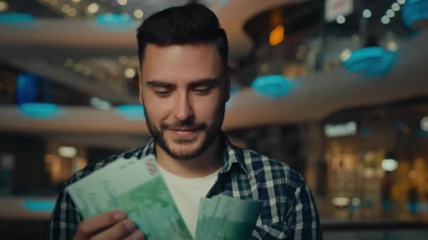 Rijke Zakenman Latijns Amerikaanse Kaukasische Man Tellen Financiën Eurobiljetten Geld — Stockvideo