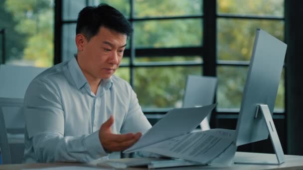 Teleurgesteld Boos Aziatische Office Manager Volwassen Man Specialist Advocaat Bankier — Stockvideo